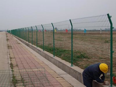 護欄網(wǎng)選擇與采購指南 從海南學(xué)校圍墻到廣東訂制批發(fā)的專業(yè)解析